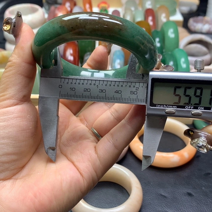 未镶嵌手镯石英质玉