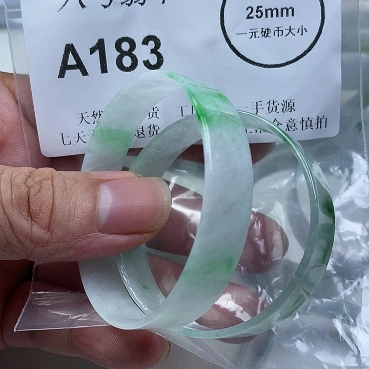 翡翠未镶嵌颈饰手镯