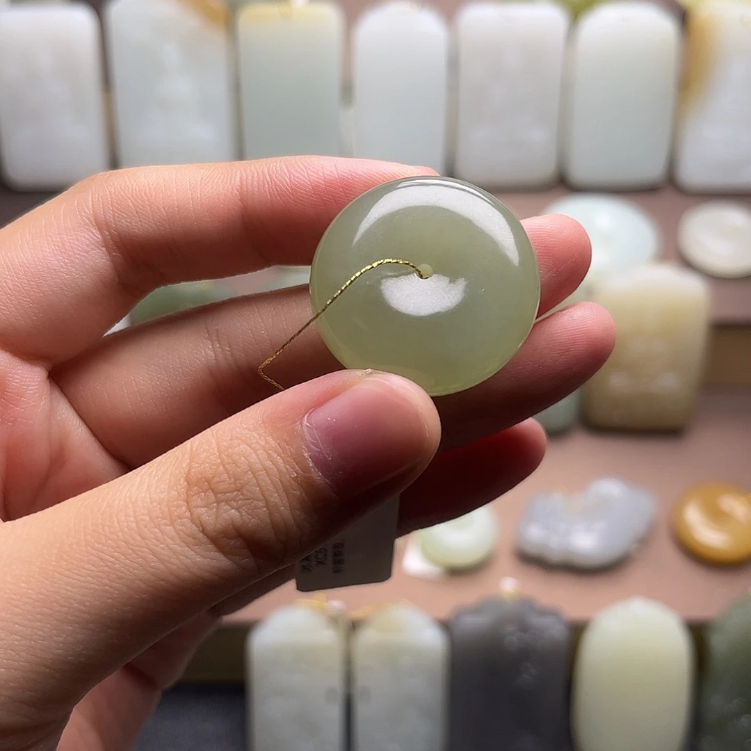 赵***信和田玉未镶嵌颈饰