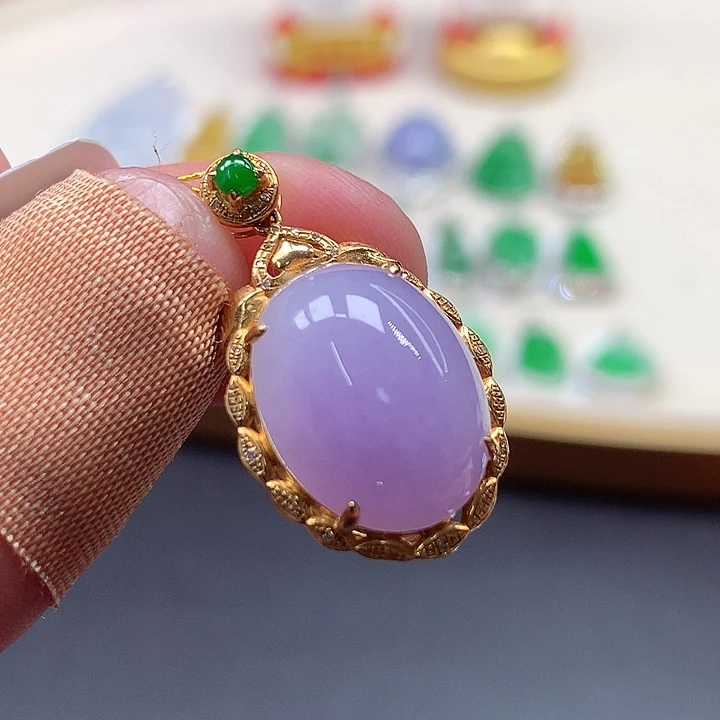 翡翠18K金镶嵌颈饰