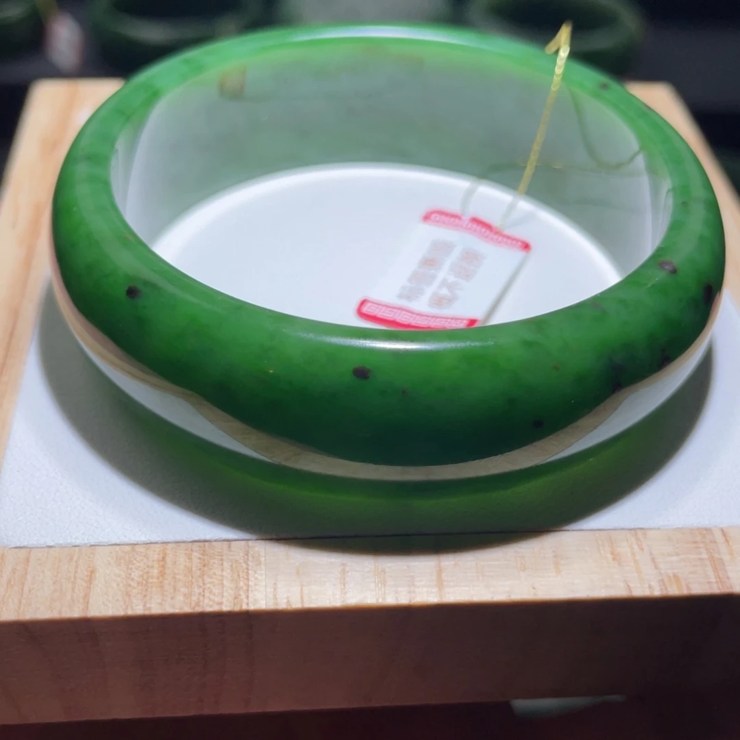 和田玉手镯未镶嵌桔*?