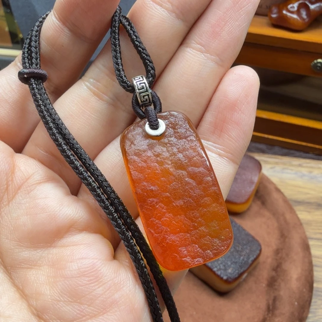 未镶嵌吊坠(赠链)琥珀