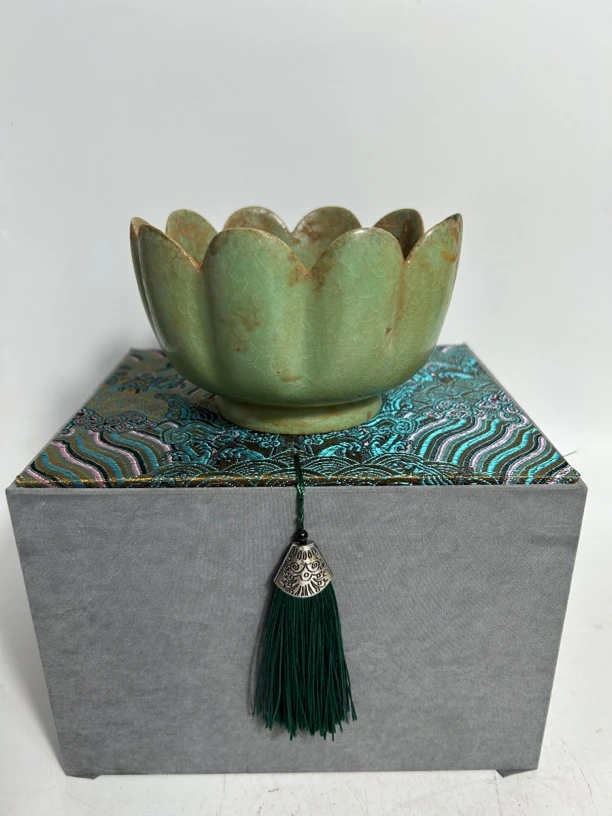 汝窑天青釉莲花碗