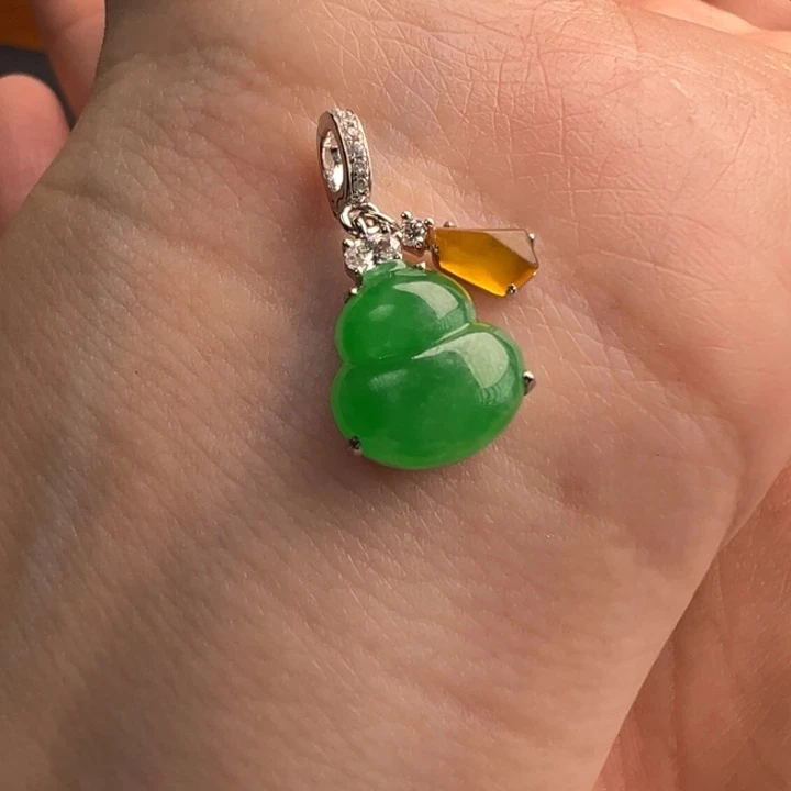 颈饰18K金镶嵌翡翠Y葫芦