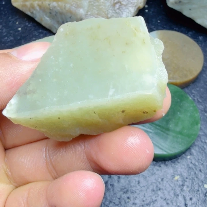 和田玉（糖玉）未镶嵌珠宝奇石