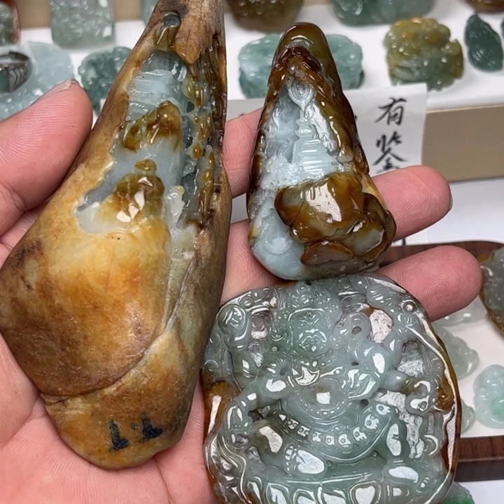 晔***风颈饰未镶嵌翡翠山水