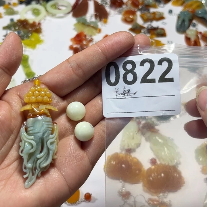 依***依合金蛇纹石玉吊坠