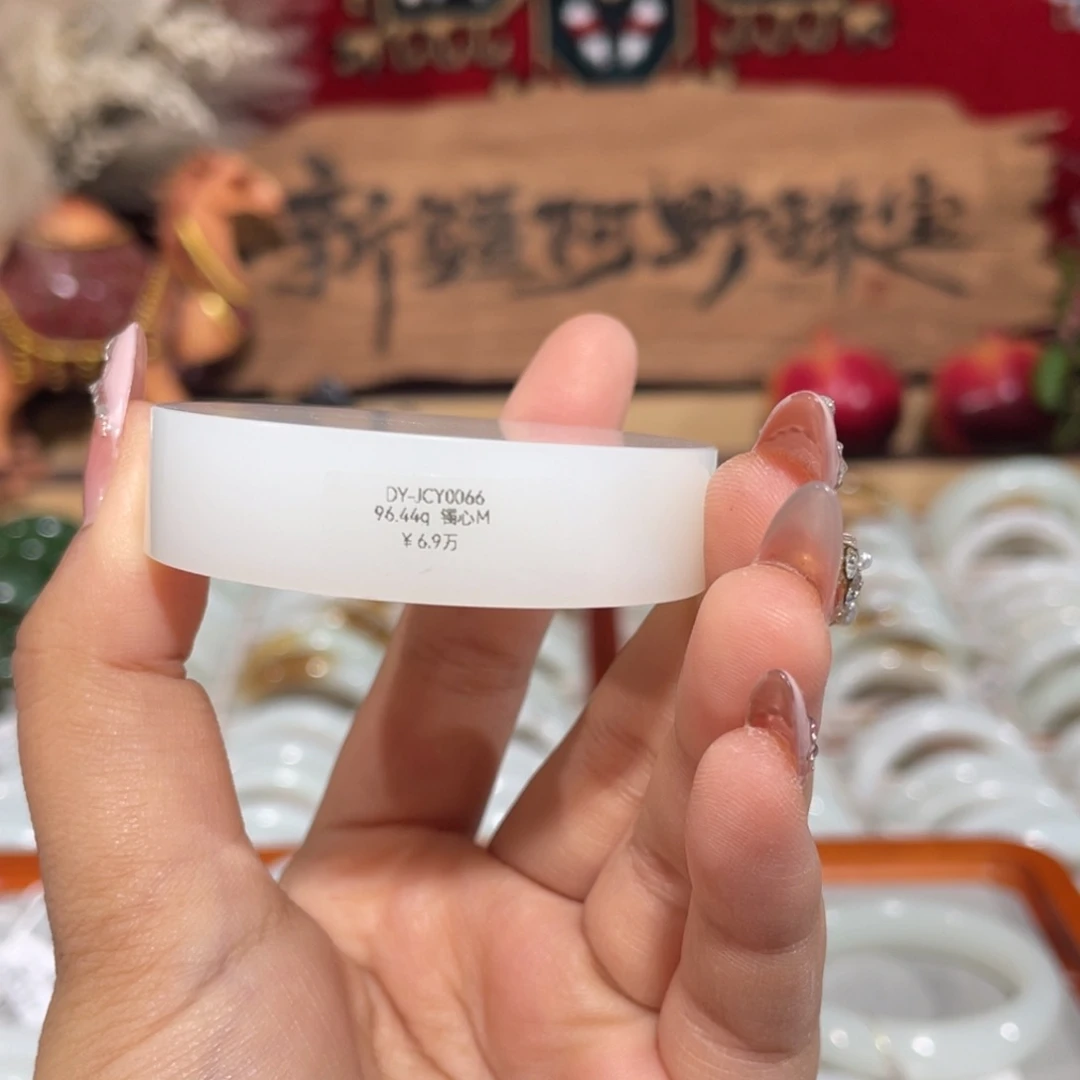 和田玉手镯未镶嵌羊脂级和田玉镯心