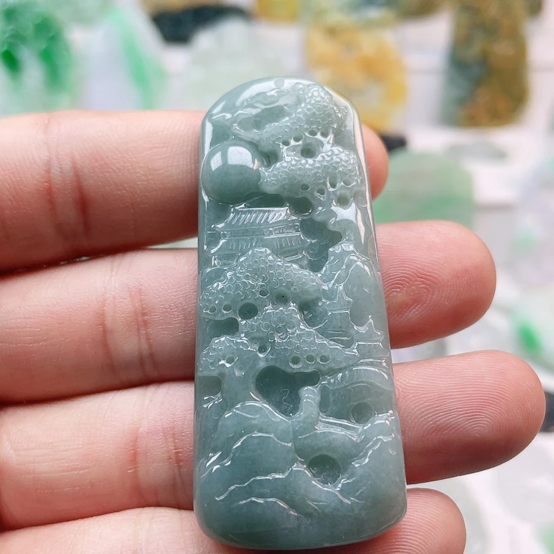 翡翠颈饰未镶嵌山水