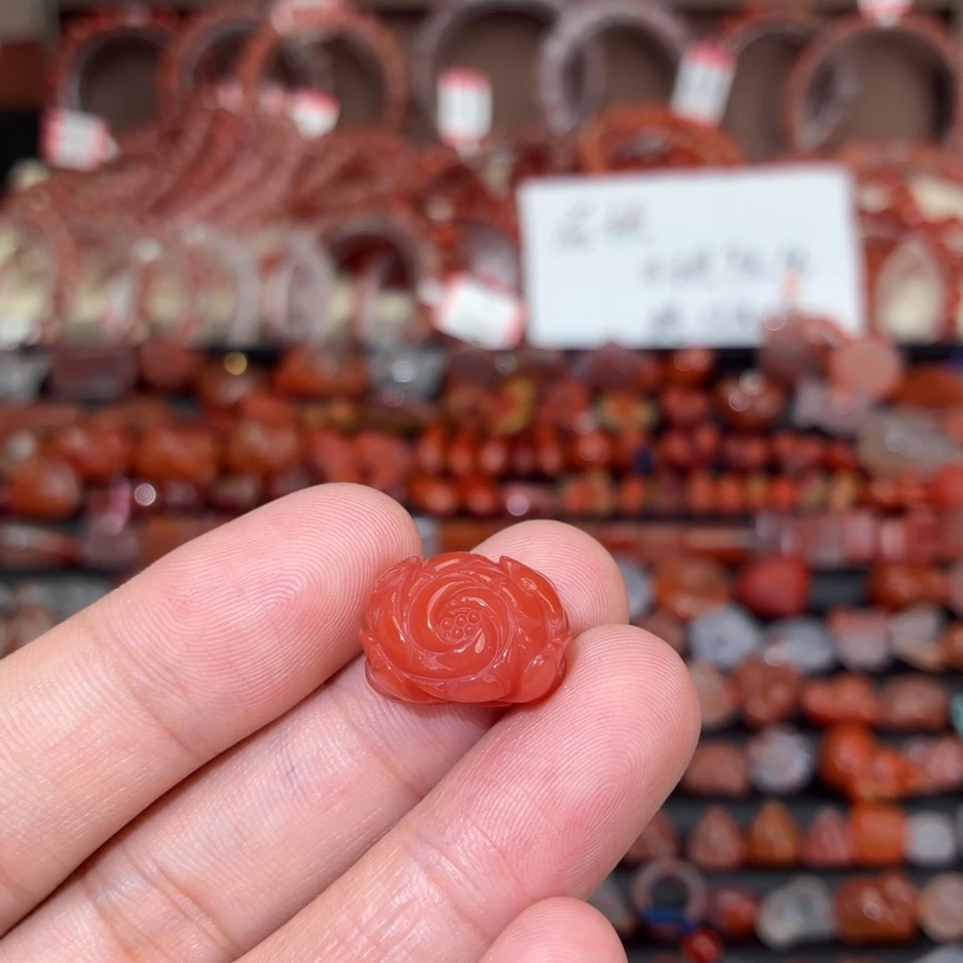 南红玛瑙未镶嵌颈饰牡丹花1