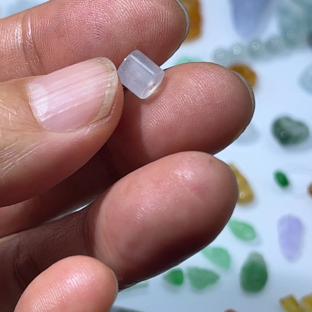 翡翠未镶嵌颈饰桶珠