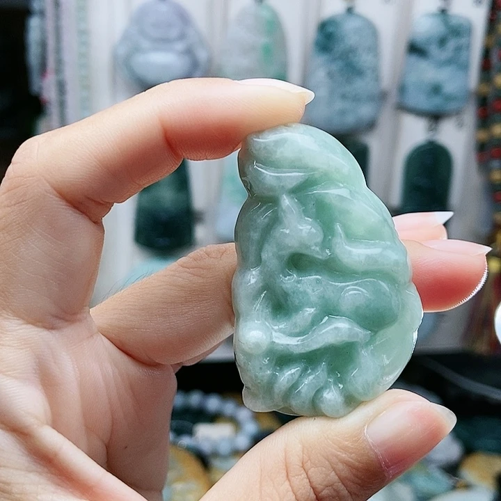 颈饰足铂镶嵌翡翠翡翠