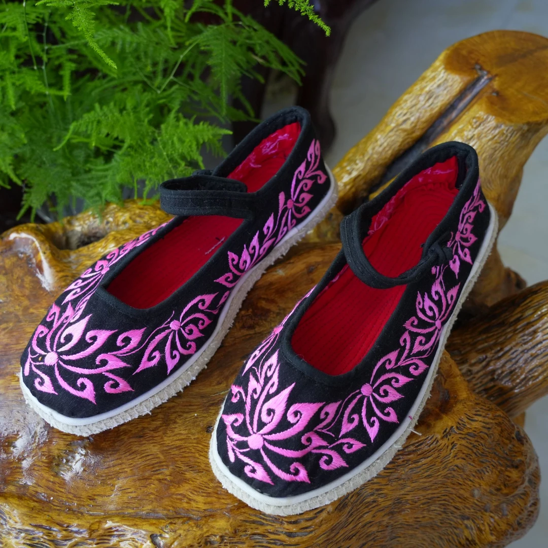 女老人装老鞋全手工丝线绣花千层底七朵莲花