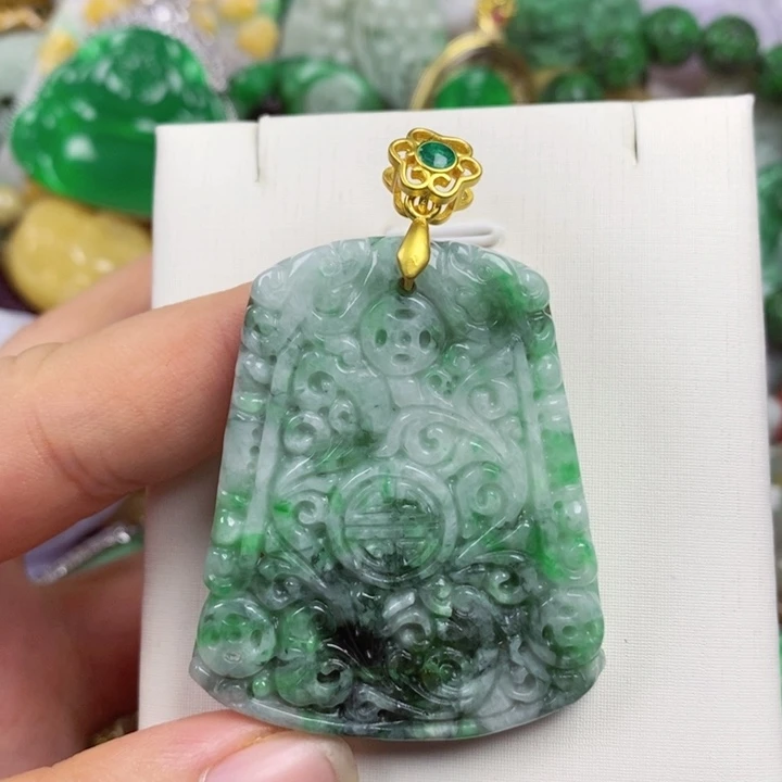 翡翠未镶嵌吊坠(赠链)