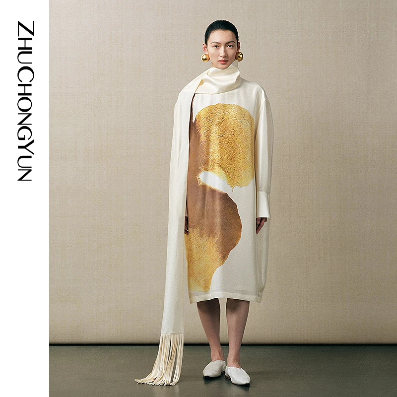 【水中月影】ZHUCHONGYUN2025秋新款圆领中长款茧型连衣裙C1FZ31366