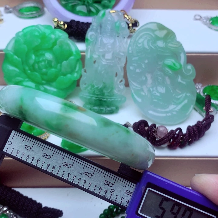 未镶嵌手镯翡翠……