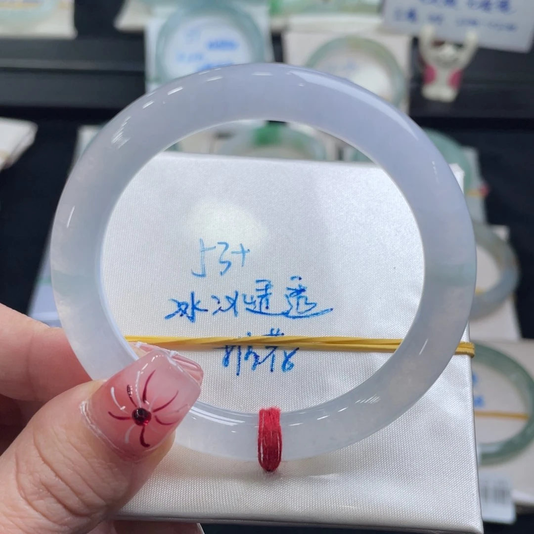 翡翠手镯未镶嵌翡翠手镯