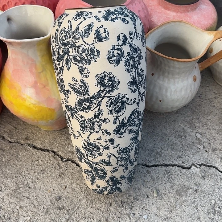 微瑕景德镇手工花瓶清