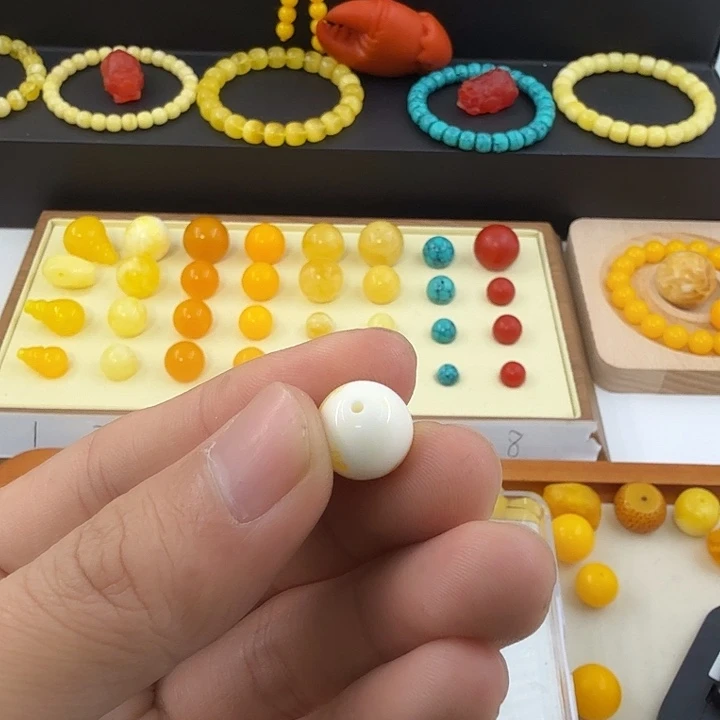 蜜蜡瓷白带腰花一对