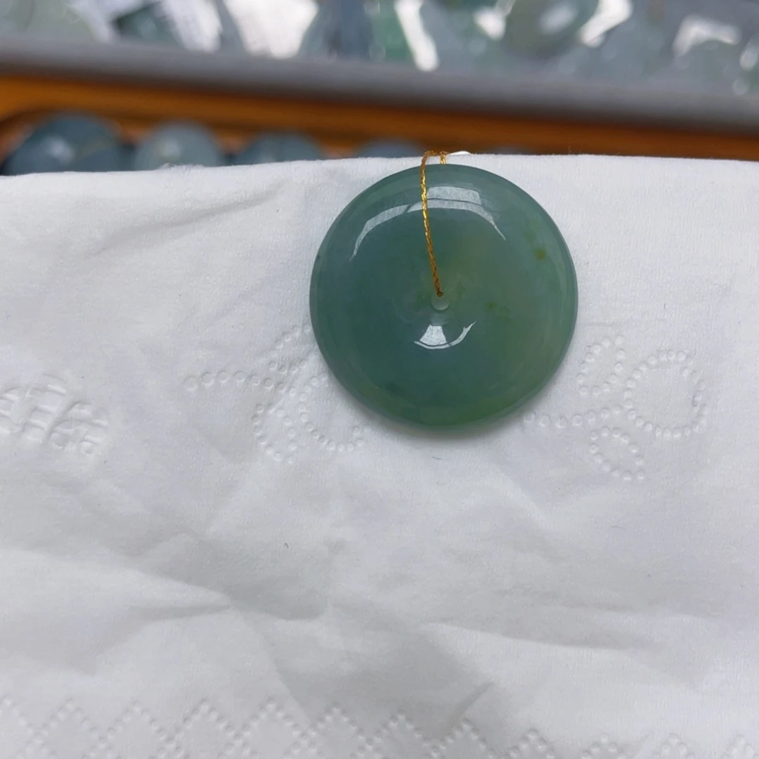 翡翠未镶嵌颈饰平安扣