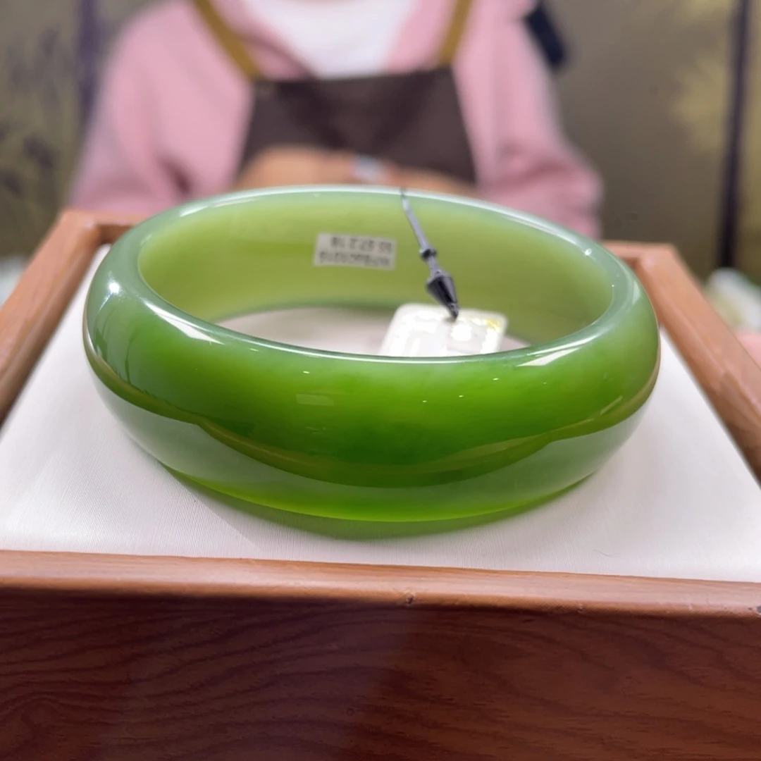 和田玉未镶嵌手镯55轮胎 白加绿