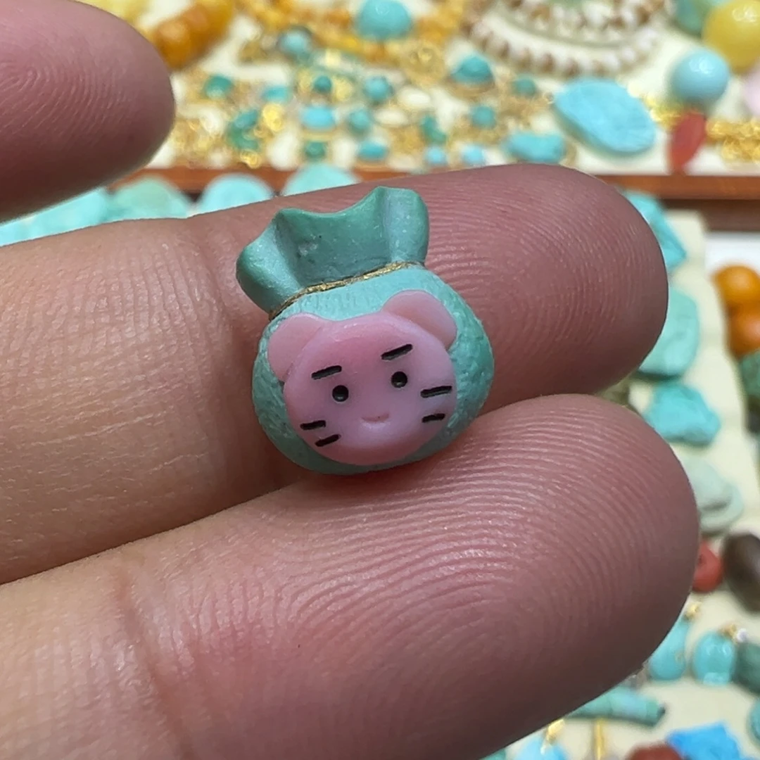 绿松石未镶嵌颈饰
