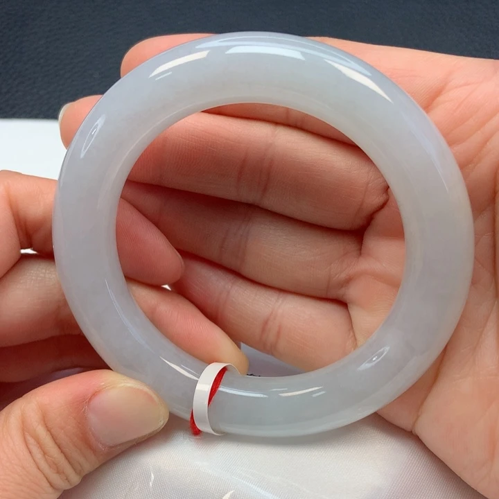 翡翠手镯未镶嵌55圈