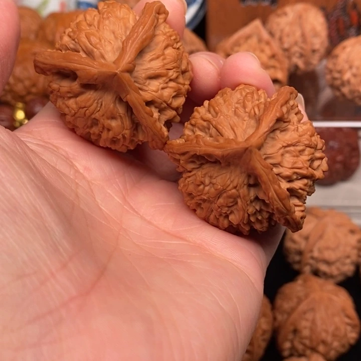 黄****文玩核桃吊坠官帽