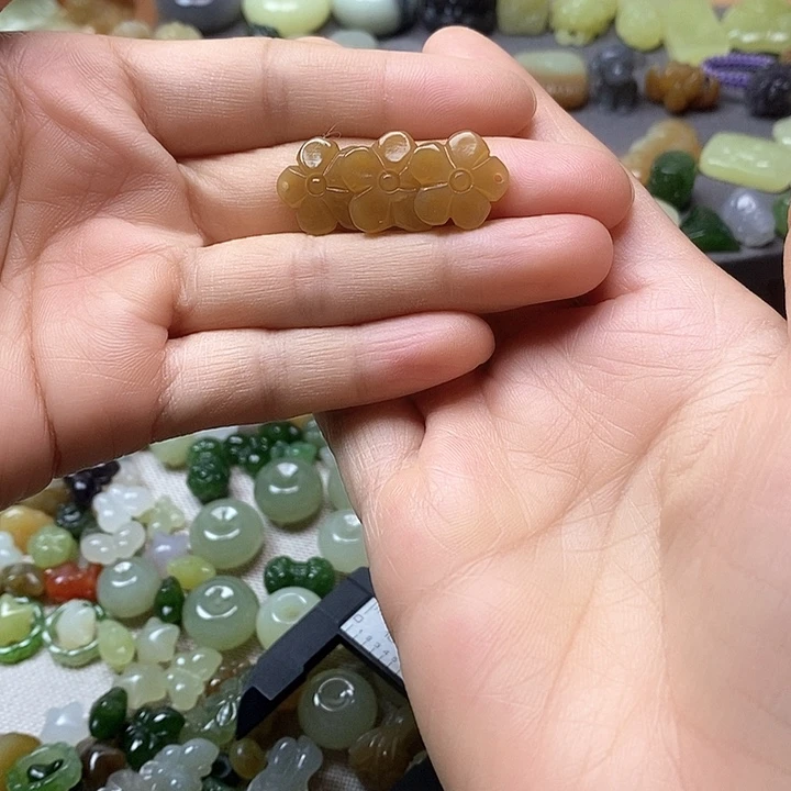 未镶嵌和田玉挂件花