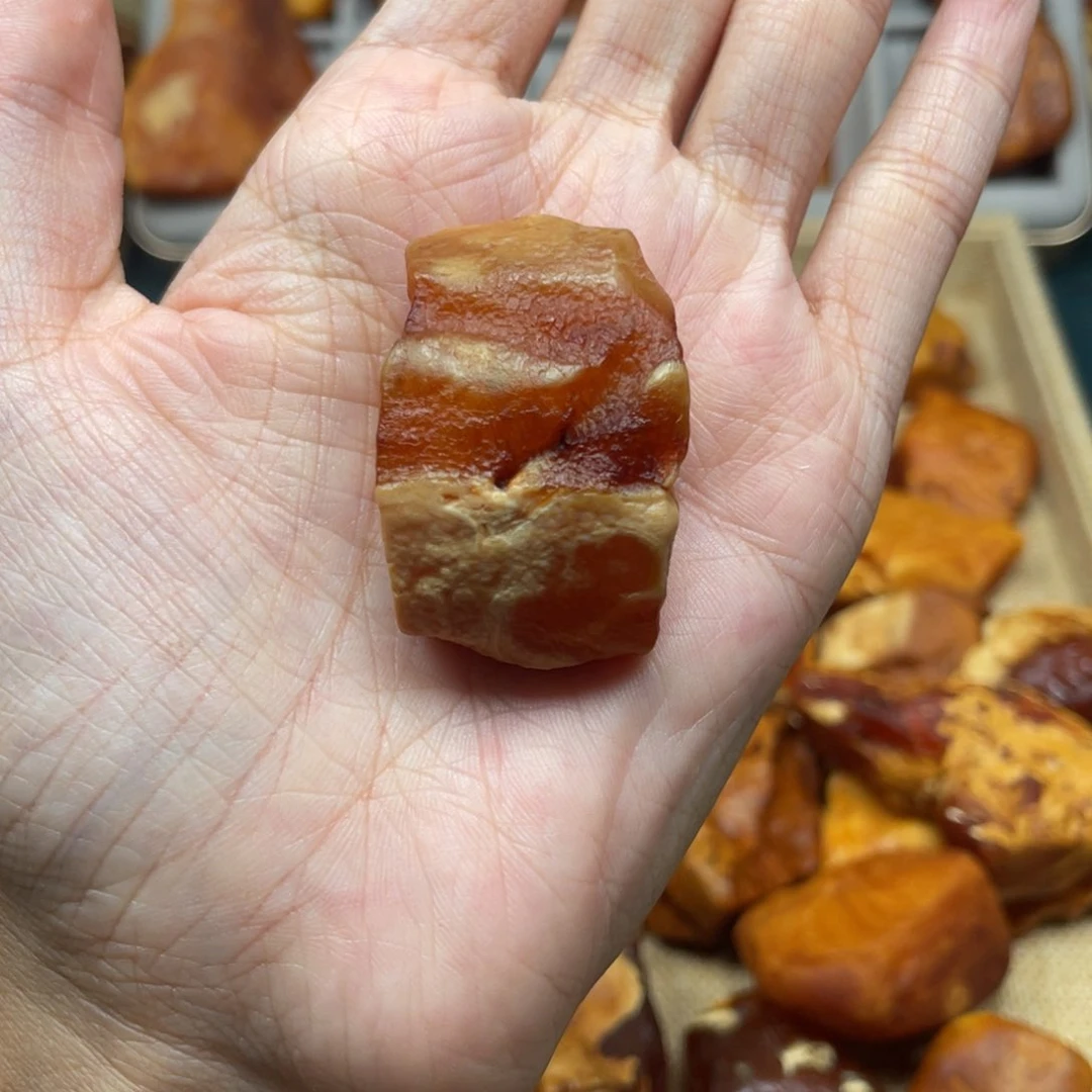 未镶嵌琥珀珠宝奇石