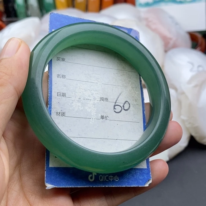 未镶嵌手镯石英质玉