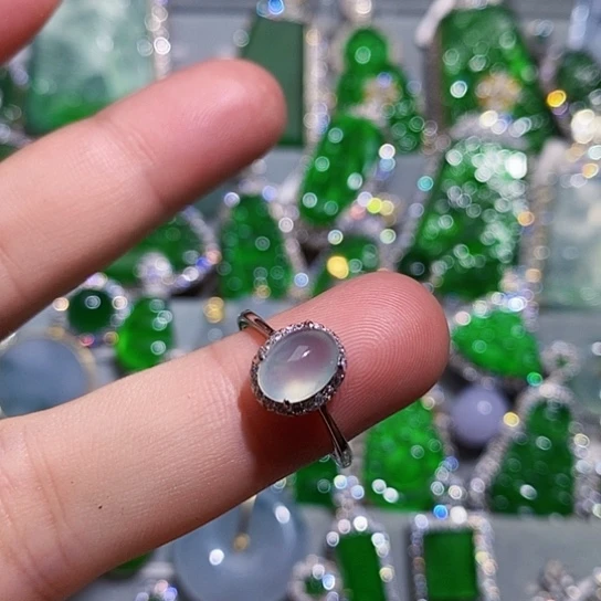 未镶嵌戒指翡翠戒指