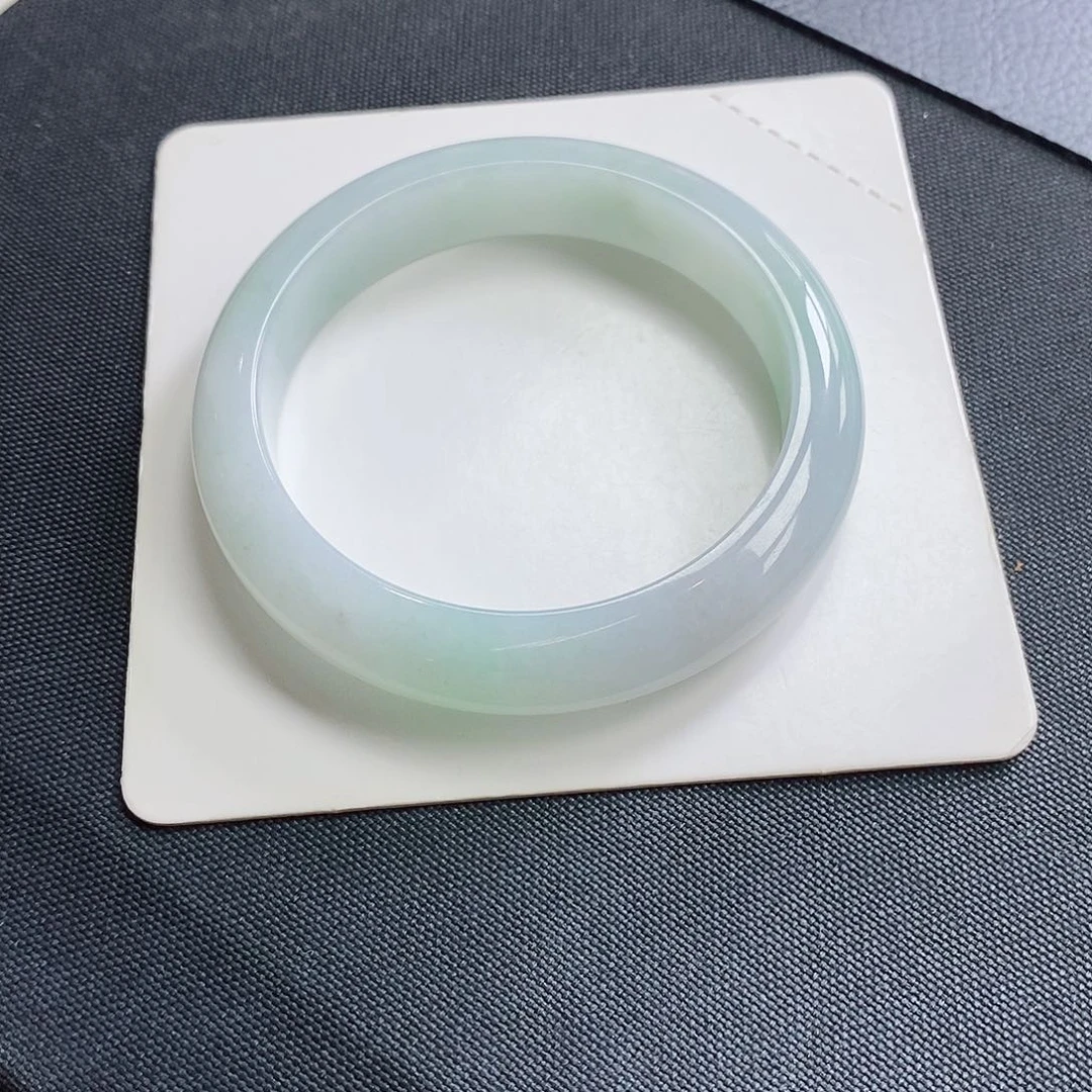 翡翠手镯未镶嵌57圈口