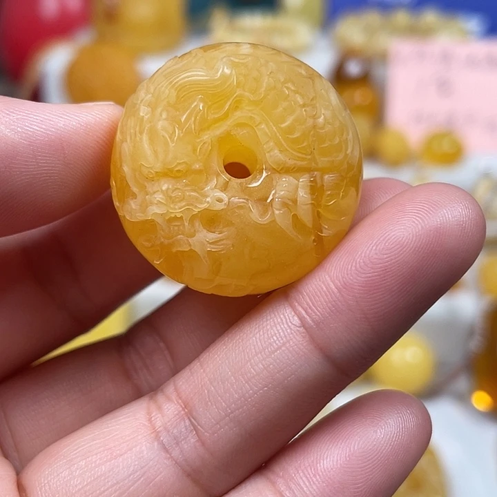 琥珀未镶嵌颈饰龙扣