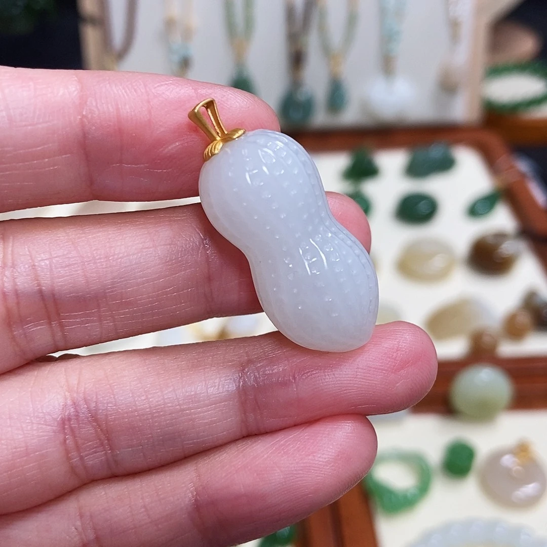 颈饰18K金镶嵌和田玉