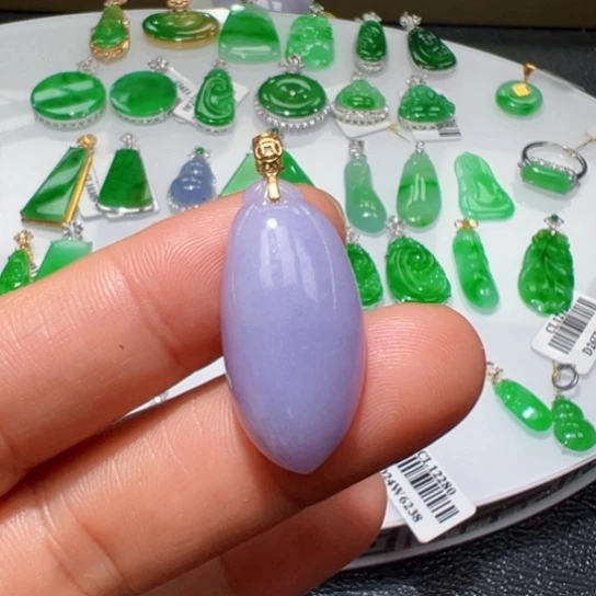 颈饰18K金镶嵌翡翠