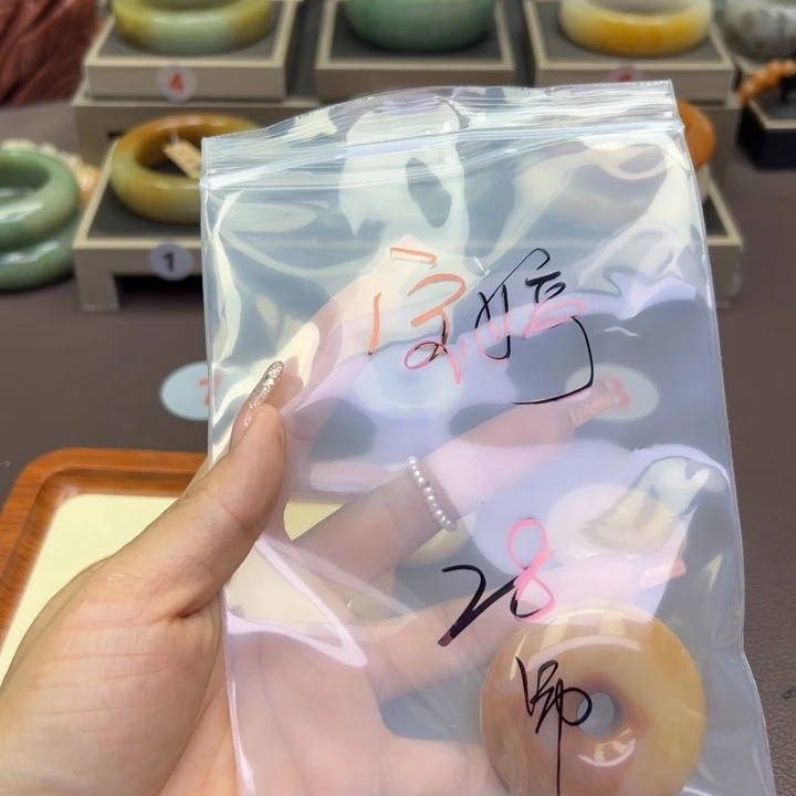 石英质玉手镯未镶嵌宝*?