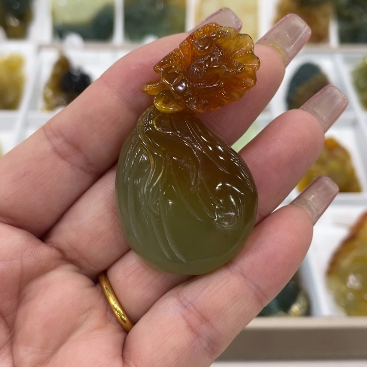 蛇纹石玉合金颈饰