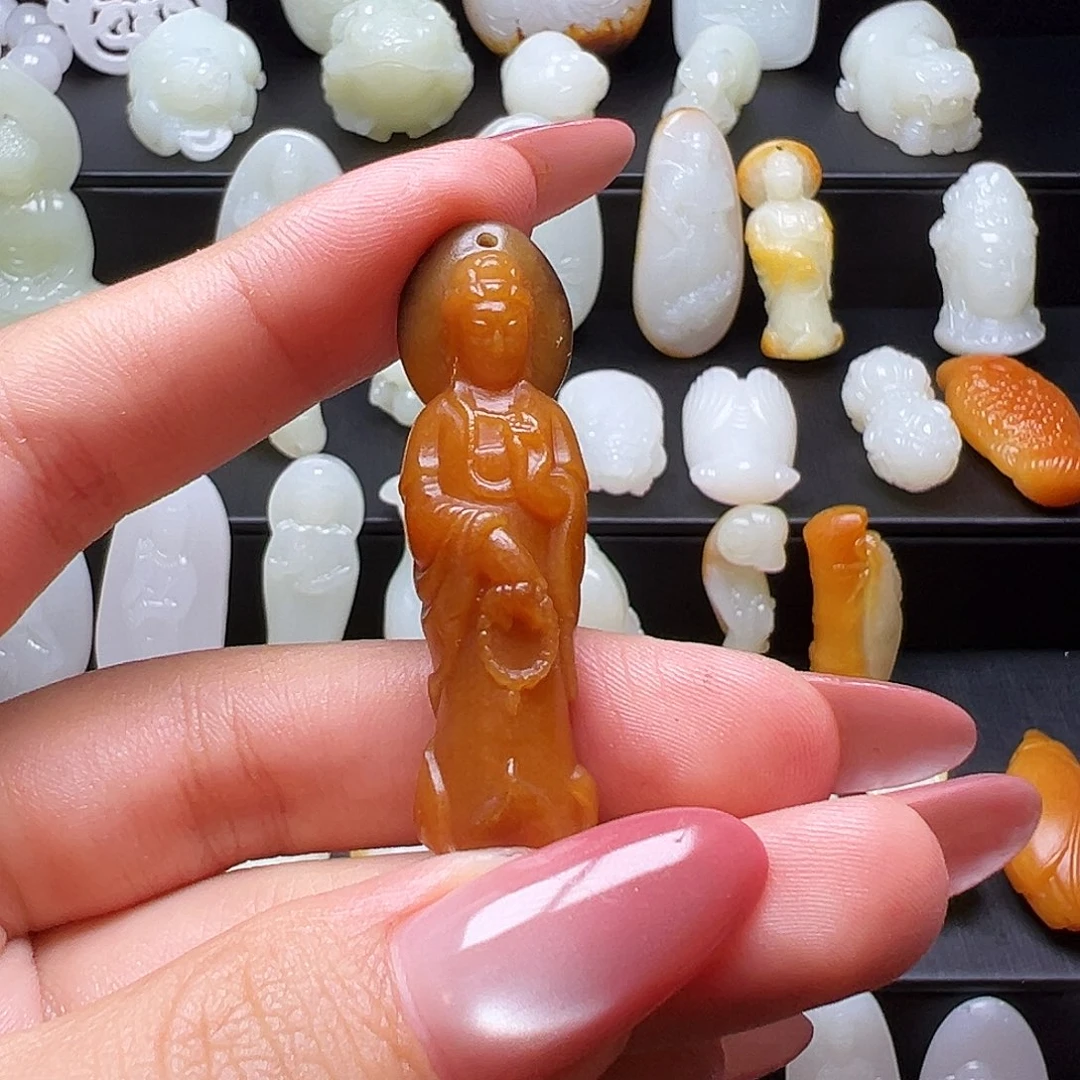 胡***鱼和田玉未镶嵌颈饰