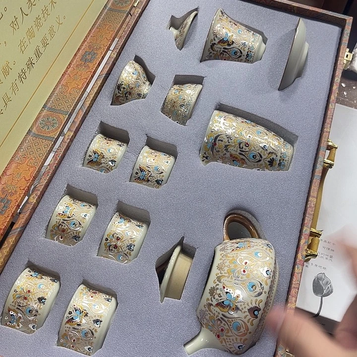 孤品茶具套装等。