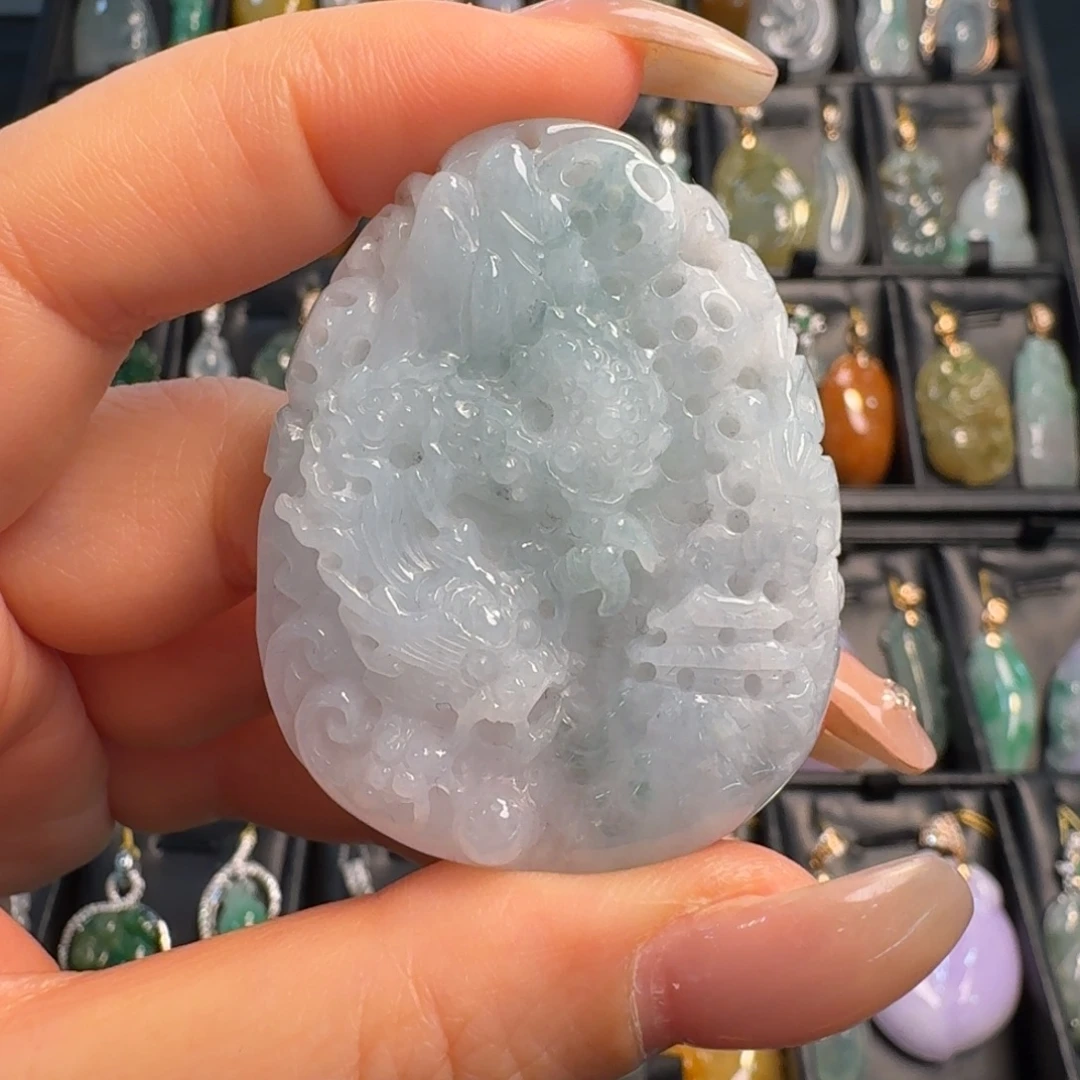 翡翠未镶嵌颈饰龙牌