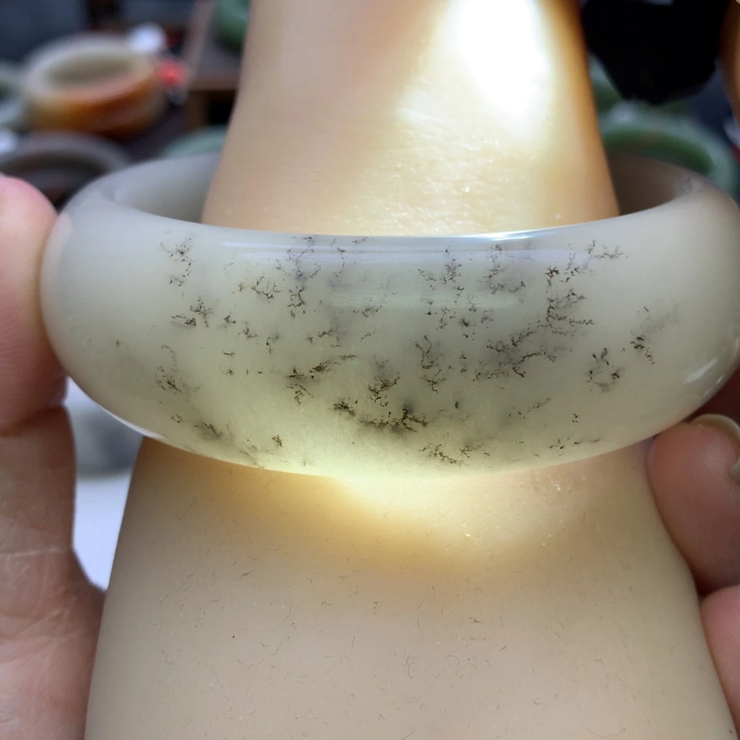 石英质玉未镶嵌手镯