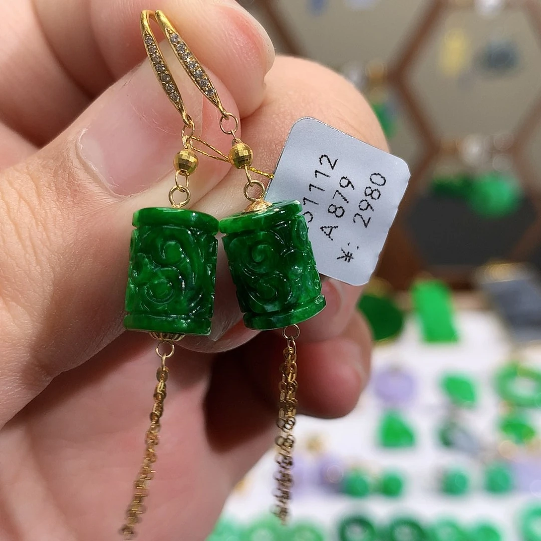 18K金镶嵌翡翠耳饰天然翡翠耳饰