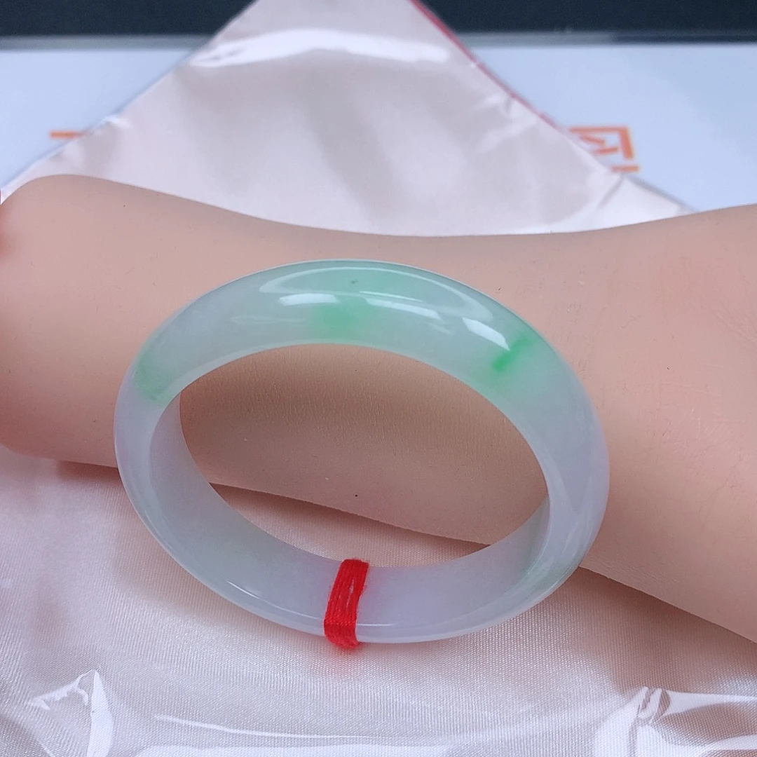 【闪购商品】未镶嵌手镯（贵妃镯）翡翠，53