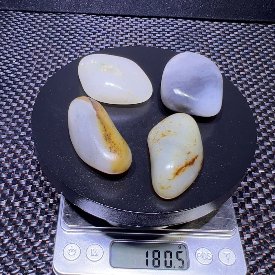 吊坠(不含链)未镶嵌和田玉（子料）180