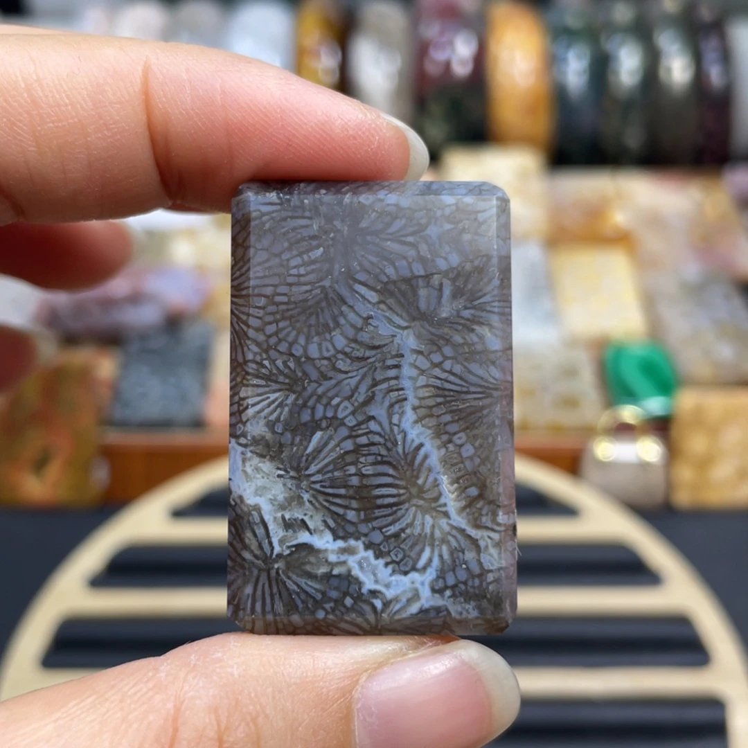 硅化玉未镶嵌颈饰k3