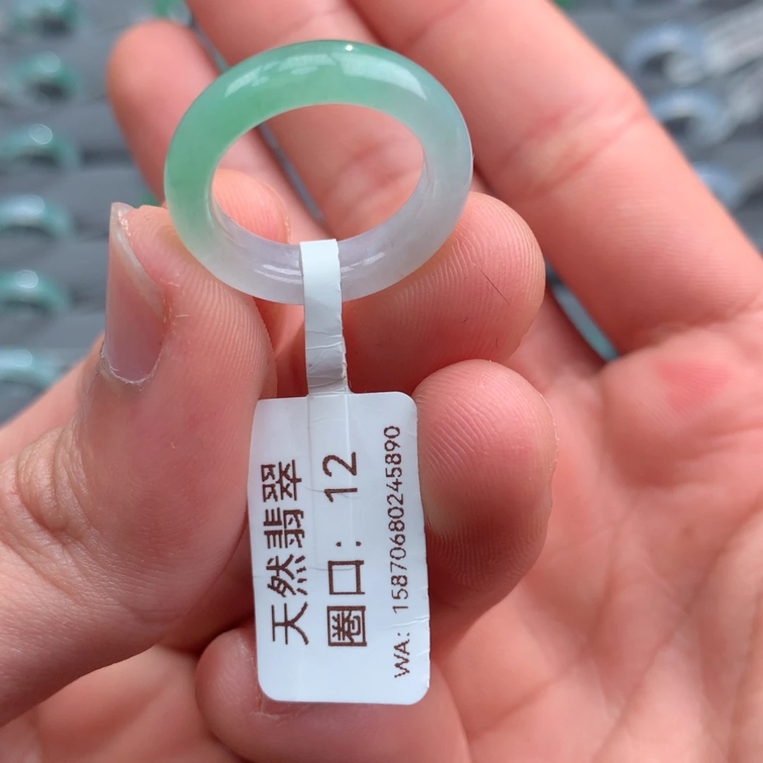 翡翠戒指未镶嵌美****女天然
