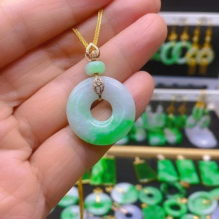 翡翠吊坠(赠链)18K金镶嵌吊坠