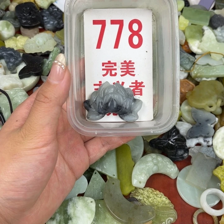 蛇纹石玉足银镀金镶嵌颈饰