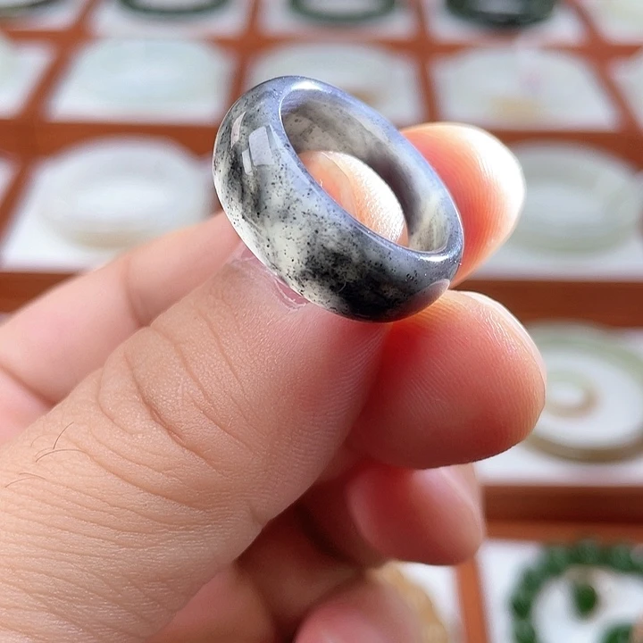 未镶嵌戒圈和田玉青花
